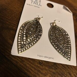 Gold Filigree Leaf Earrings